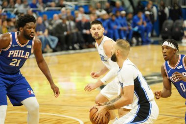 Orlando Magic 27 Aralık 2019 Cuma günü Orlando, Florida 'daki Amway Arena' da Philadelphia 76ers 'a ev sahipliği yapıyor..