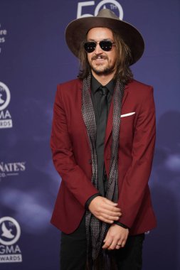 15 Ekim 2019 'da Nashville, Tennessee' deki Linbscome Üniversitesi 'nde verilen 50. GMA Dove Ödülleri sırasında kırmızı halı. 