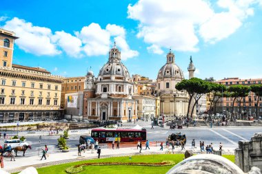 Altare dela Patria yakınlarındaki Roma 'daki birkaç binanın güzel manzarası.