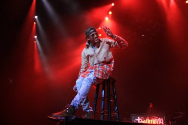 R & B Şarkıcısı Usher 12 Aralık 2015 'te Orlando Florida' daki Amway Center 'da sahne alacak..  