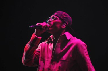 R & B Şarkıcısı Usher 12 Aralık 2015 'te Orlando Florida' daki Amway Center 'da sahne alacak..