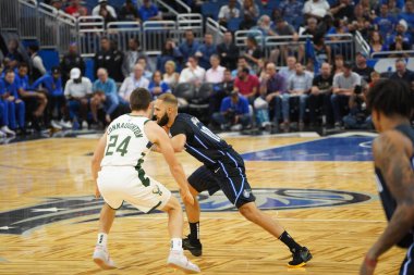 Orlando Magic, Orlando, Florida, ABD 'deki Amway Center' da Milwaukee Bucks 'a ev sahipliği yapıyor. 1 Kasım 2019.  