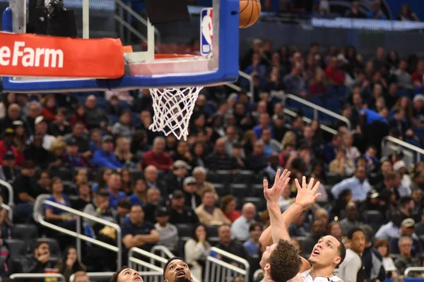 Orlando Magic, 19 Aralık 2018 tarihinde Orlando Florida 'daki Amway Center' da San Antonio Spurs 'a ev sahipliği yapmaktadır.