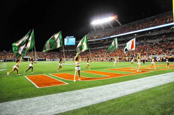 Západní Virginia Mountaineers Čelí Miami Hurricanes Během 71St Russell Bowl — Stock fotografie