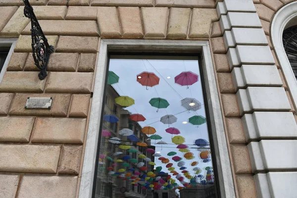 Πολύχρωμες Ομπρέλες Στην Όμορφη Πόλη Της Γένοβας — Φωτογραφία Αρχείου