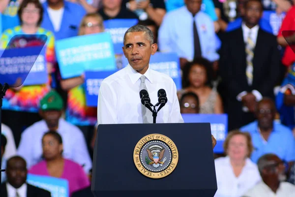 President Barack Obama Host Campaign Rally Presidential Candidate Hillary Clinton — Stock Photo, Image