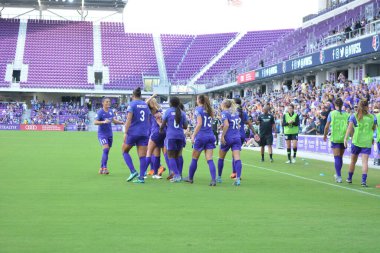 Orlando Pride, 22 Nisan 2018 'de Florida, Orlando' daki Exploria Stadyumu 'nda Houston Dash' e ev sahipliği yaptı..  