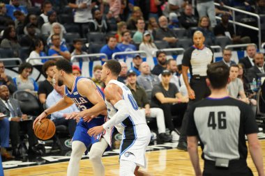 Orlando Magic 27 Aralık 2019 Cuma günü Orlando, Florida 'daki Amway Arena' da Philadelphia 76ers 'a ev sahipliği yapıyor..
