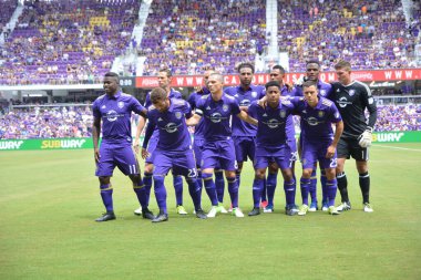 Orlando City 15 Nisan 2017 'de Florida, Orlando' daki Citrus Bowl 'da Los Angeles Galaksisine ev sahipliği yaptı..  