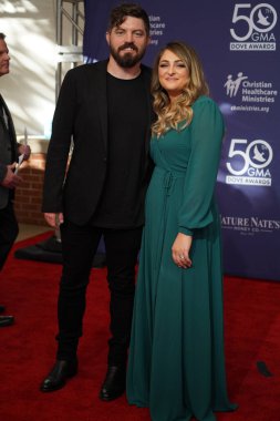 15 Ekim 2019 'da Nashville, Tennessee' deki Linbscome Üniversitesi 'nde verilen 50. GMA Dove Ödülleri sırasında kırmızı halı. 