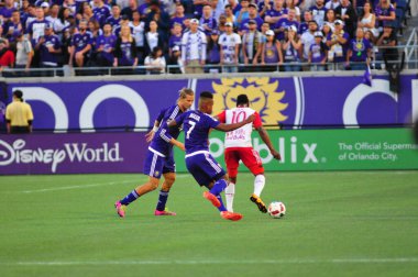 Orlando City SC, 6 Mayıs 2016 'da Orlando Florida' daki Dünya Kampı Stadyumu 'nda New York Red Bulls' a ev sahipliği yaptı..  