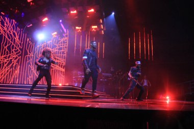 R & B Şarkıcısı Usher 12 Aralık 2015 'te Orlando Florida' daki Amway Center 'da sahne alacak..