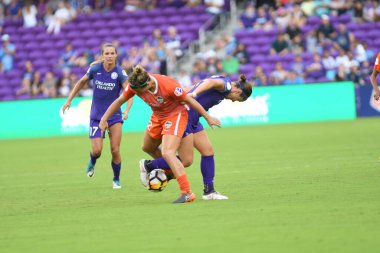 Orlando Pride, 22 Nisan 2018 'de Florida, Orlando' daki Exploria Stadyumu 'nda Houston Dash' e ev sahipliği yaptı..  