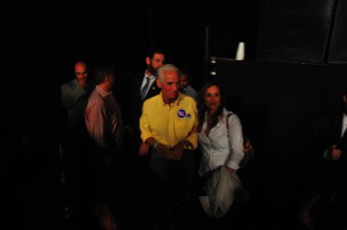 Şarkıcı Jon Bon Jovi, 5 Kasım 2016 'da St. Petersburg Florida' da Devlet Street Theater in Support of HIllary Clinton 'ın Başkan İhalesi' nde sahne alıyor.