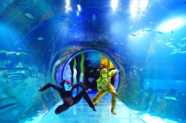 30 Ağustos 2016 'da Orlando Florida' daki güzel Orlando Eye 'daki Cirque du Soleil gösterisi..