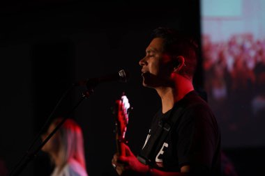 Miel San Marcos grubu 28 Temmuz 2019 tarihinde Tampa Florida 'daki Iglesia de Dios Pentecostal' da sahne almaktadır. 