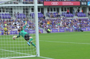 Orlando Pride 22 Nisan 2017 'de Orlando City Stadyumu' nda Washington Spirit 'e ev sahipliği yaptı..  