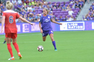 Orlando Pride 22 Nisan 2017 'de Orlando City Stadyumu' nda Washington Spirit 'e ev sahipliği yaptı..  