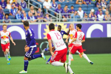 Orlando City SC, 6 Mayıs 2016 'da Orlando Florida' daki Dünya Kampı Stadyumu 'nda New York Red Bulls' a ev sahipliği yaptı..  