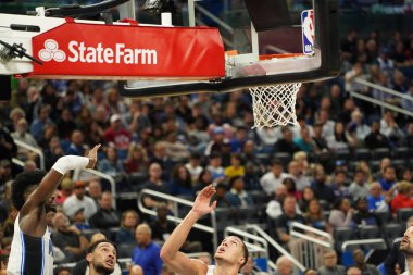 Orlando Magic 27 Aralık 2019 Cuma günü Orlando, Florida 'daki Amway Arena' da Philadelphia 76ers 'a ev sahipliği yapıyor..