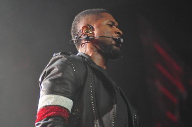 R & B Şarkıcısı Usher 12 Aralık 2014 'te Orlando Florida' daki Amway Center 'da sahne alacak..  