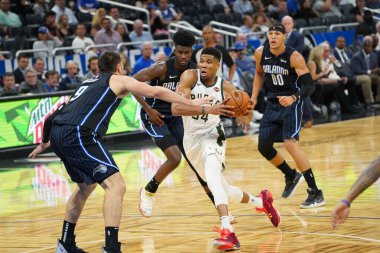 Orlando Magic, Orlando, Florida, ABD 'deki Amway Center' da Milwaukee Bucks 'a ev sahipliği yapıyor. 1 Kasım 2019.  