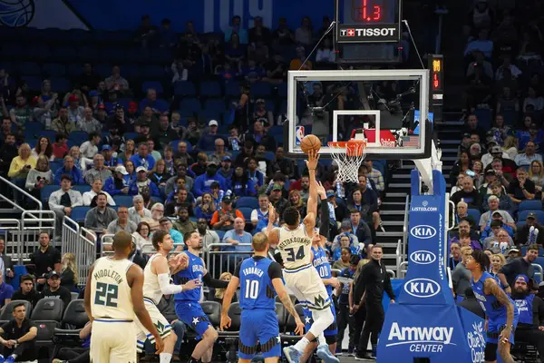 Orlando Magic, 8 Şubat 2020 tarihinde Orlando Florida 'daki Amway' de Milwaukee Bucks 'a ev sahipliği yaptı..  