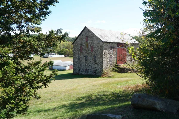 Voir Une Vieille Maison Brique Sur Prairie — Photo