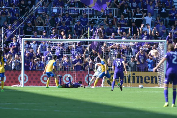 Orlando City 29 Nisan 2017 'de Orlando, Florida' daki Orlando City Stadyumu 'nda Colorado Rapids' e ev sahipliği yaptı.)
