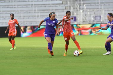 Orlando Pride, 22 Nisan 2018 'de Florida, Orlando' daki Exploria Stadyumu 'nda Houston Dash' e ev sahipliği yaptı..  