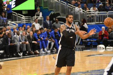 Orlando Magic, 19 Aralık 2018 tarihinde Orlando Florida 'daki Amway Center' da San Antonio Spurs 'a ev sahipliği yapmaktadır.