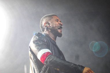 R & B Şarkıcısı Usher 12 Aralık 2015 'te Orlando Florida' daki Amway Center 'da sahne alacak.. 