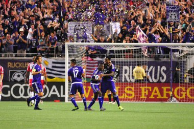 Orlando City SC, 6 Mayıs 2016 'da Orlando Florida' daki Dünya Kampı Stadyumu 'nda New York Red Bulls' a ev sahipliği yaptı..