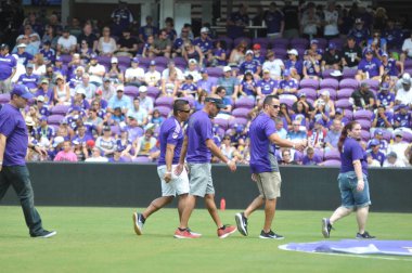 Orlando City 15 Nisan 2017 'de Florida, Orlando' daki Citrus Bowl 'da Los Angeles Galaksisine ev sahipliği yaptı..  