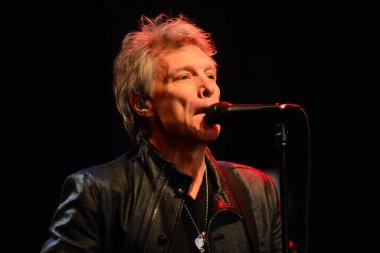 Şarkıcı Jon Bon Jovi, 5 Kasım 2016 'da St. Petersburg Florida' da Devlet Street Theater in Support of HIllary Clinton 'ın Başkan İhalesi' nde sahne alıyor.