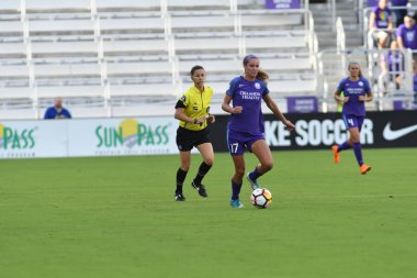 Orlando Pride, 22 Nisan 2018 'de Florida, Orlando' daki Exploria Stadyumu 'nda Houston Dash' e ev sahipliği yaptı..  