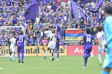 Orlando City 15 Nisan 2017 'de Florida, Orlando' daki Citrus Bowl 'da Los Angeles Galaksisine ev sahipliği yaptı.. 