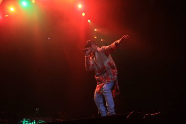 R & B Şarkıcısı Usher 12 Aralık 2014 'te Orlando Florida' daki Amway Center 'da sahne alacak..  