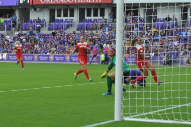 Orlando Pride 22 Nisan 2017 'de Orlando City Stadyumu' nda Washington Spirit 'e ev sahipliği yaptı..  