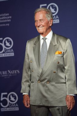 15 Ekim 2019 'da Nashville, Tennessee' deki Linbscome Üniversitesi 'nde verilen 50. GMA Dove Ödülleri sırasında kırmızı halı. 