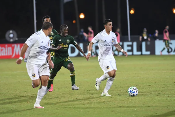Los Angeles Galaksisi, 14 Temmuz 2020 'de Orlando Florida ABD' deki ESPN Vahşi Spor Dünyası 'nda düzenlenen MLS Sırt Turnuvası sırasında Portland Timbers ile karşı karşıya geldi..