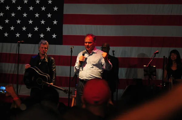 Cantante Jon Bon Jovi Actúa State Street Theater Apoyo Candidatura — Foto de Stock