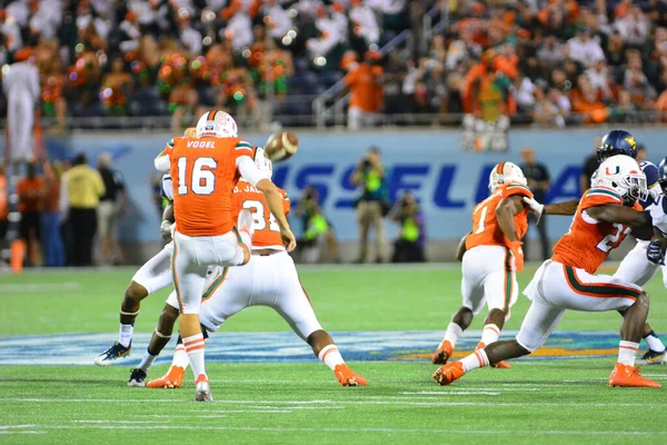 West Virginia Mountaineers Face Miami Hurricanes 71St Russell Bowl Camping — Stock Photo, Image