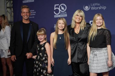 15 Ekim 2019 'da Nashville, Tennessee' deki Linbscome Üniversitesi 'nde verilen 50. GMA Dove Ödülleri sırasında kırmızı halı. 