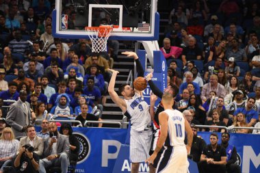 Orlando Magic 25 Ekim 2018 'de Orlando Florida' daki Amway Center 'da Portland Trail Blazers' ı sunar.. 