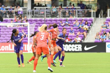 Orlando Pride, 22 Nisan 2018 'de Florida, Orlando' daki Exploria Stadyumu 'nda Houston Dash' e ev sahipliği yaptı.. 