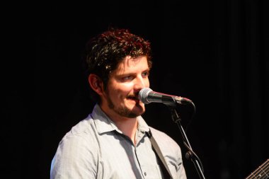 Şarkıcı Jon Bon Jovi, 5 Kasım 2016 'da St. Petersburg Florida' da Devlet Street Theater in Support of HIllary Clinton 'ın Başkan İhalesi' nde sahne alıyor.