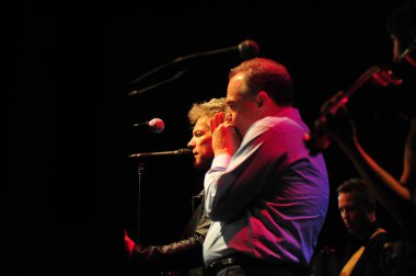 Şarkıcı Jon Bon Jovi, 5 Kasım 2016 'da St. Petersburg Florida' da Devlet Street Theater in Support of HIllary Clinton 'ın Başkan İhalesi' nde sahne alıyor.