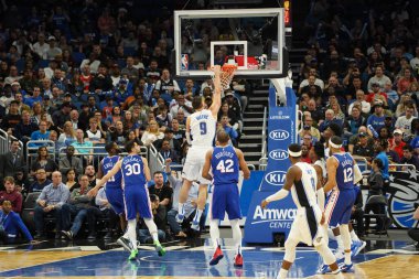Orlando Magic 27 Aralık 2019 Cuma günü Orlando, Florida 'daki Amway Arena' da Philadelphia 76ers 'a ev sahipliği yapıyor..