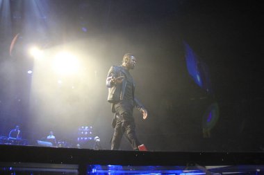R & B Şarkıcısı Usher 12 Aralık 2014 'te Orlando Florida' daki Amway Center 'da sahne alacak..  